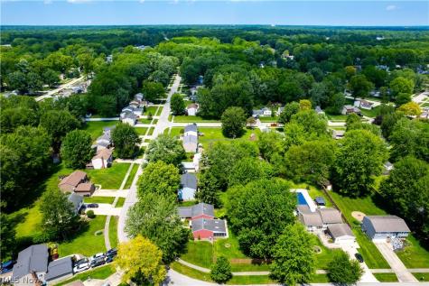 8590 Fairlane Drive Olmsted Falls OH 44138