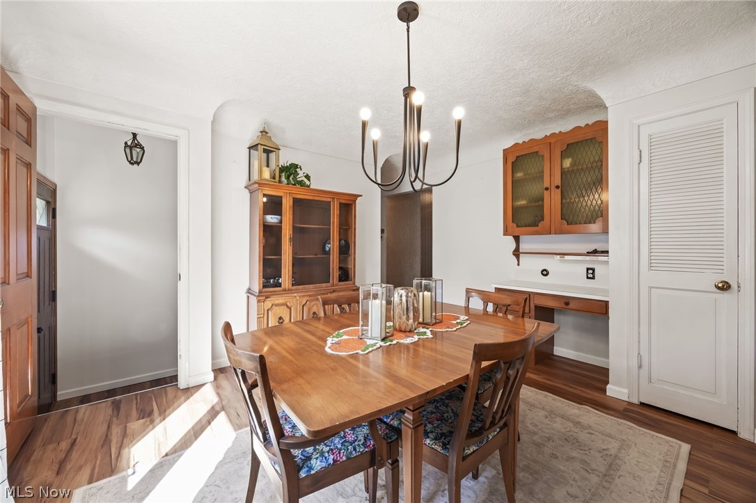 130 E Wellock Drive Akron OH 44319
