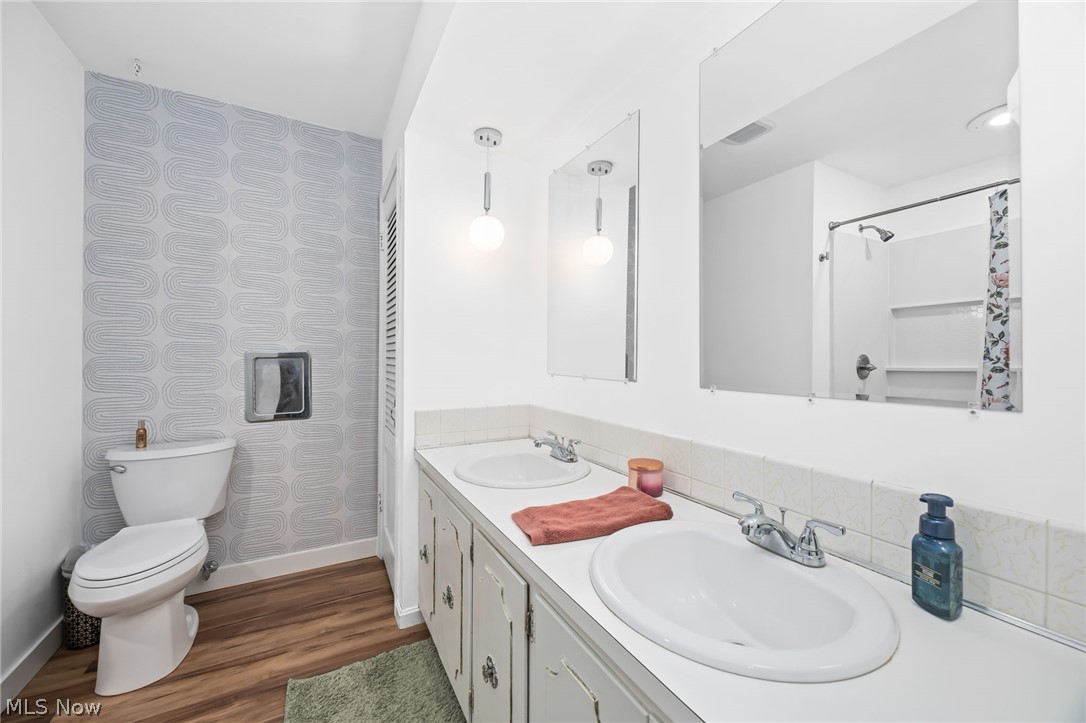 130 E Wellock Drive Akron OH 44319