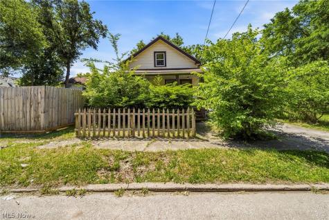 9404 Benham Avenue Cleveland OH 44105