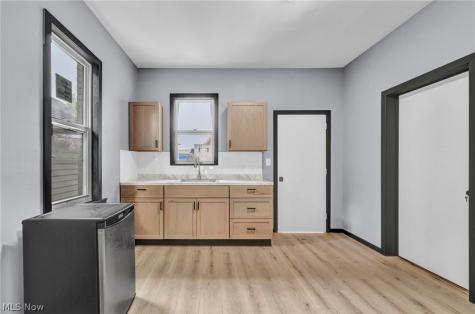 7041 Roy Avenue Cleveland OH 44104