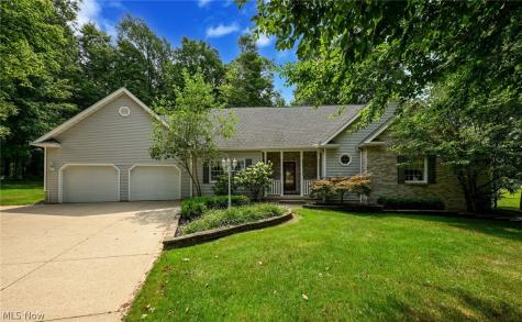 35 W Maple Drive Seville OH 44273