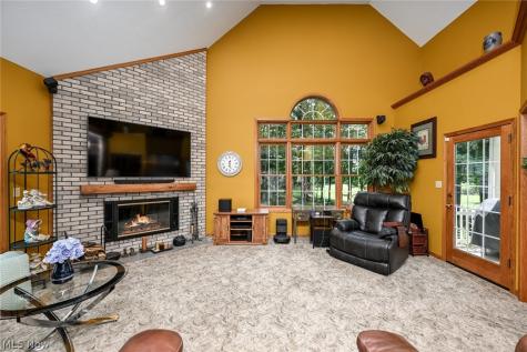 35 W Maple Drive Seville OH 44273