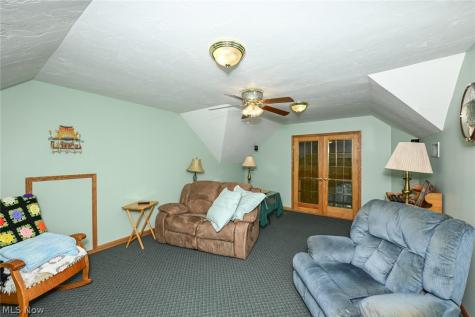 35 W Maple Drive Seville OH 44273