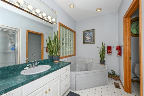 35 W Maple Drive Seville OH 44273