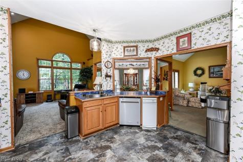 35 W Maple Drive Seville OH 44273