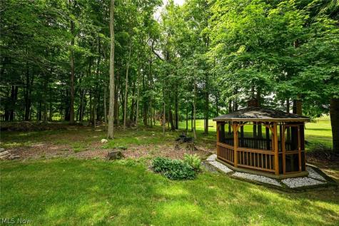 35 W Maple Drive Seville OH 44273