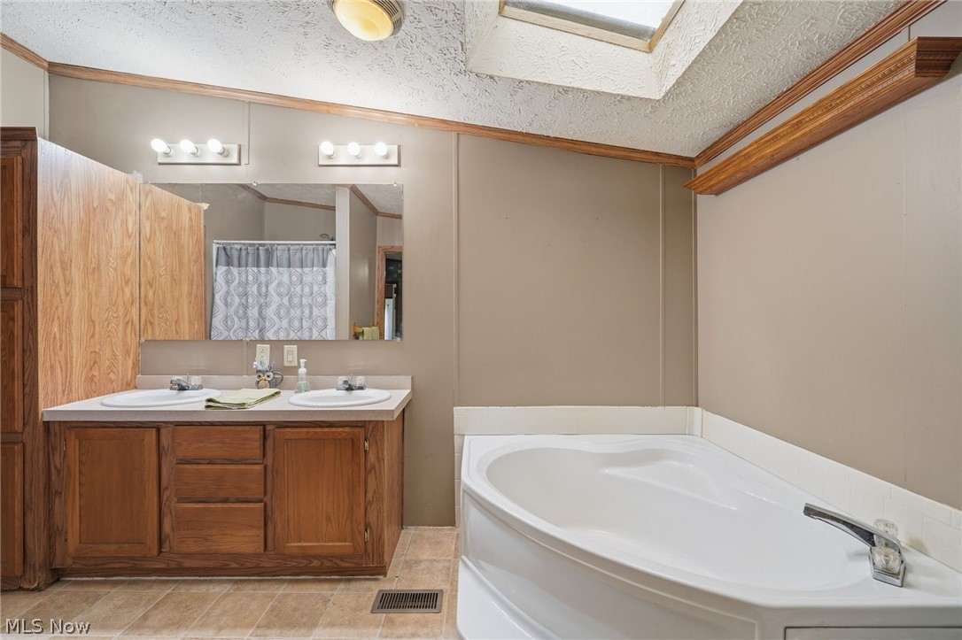 4613 N Lake Road West Farmington OH 44491