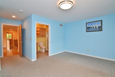 2822 Lakeland Parkway Silver Lake OH 44224