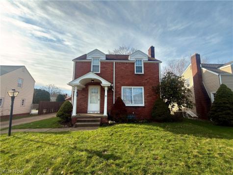 922 Milford Street NE Canton OH 44714