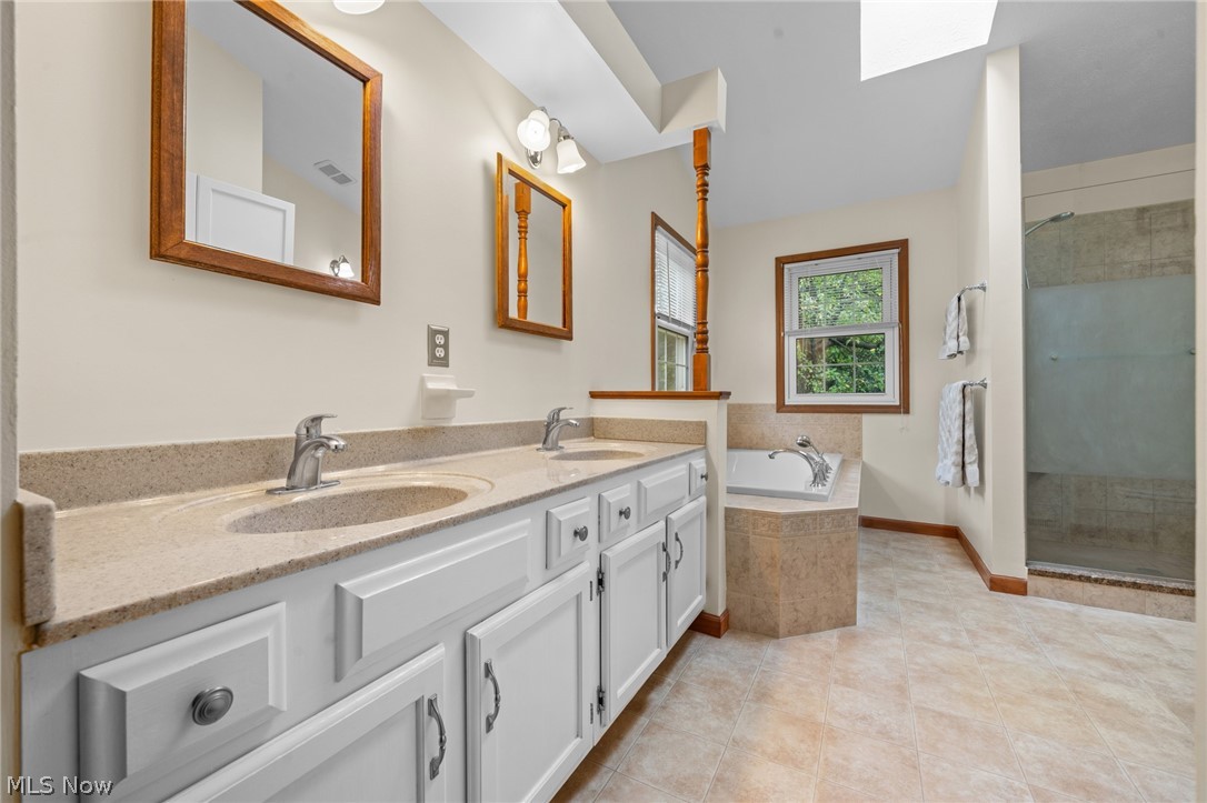 8572 Lake In The Woods Trail Chagrin Falls OH 44023