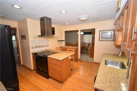 24354 S Oxford Oval North Olmsted OH 44070