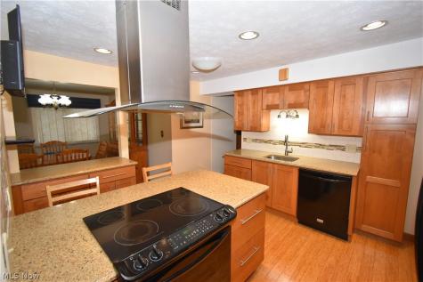 24354 S Oxford Oval North Olmsted OH 44070