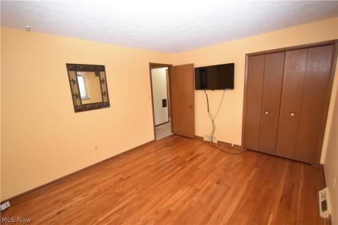 24354 S Oxford Oval North Olmsted OH 44070