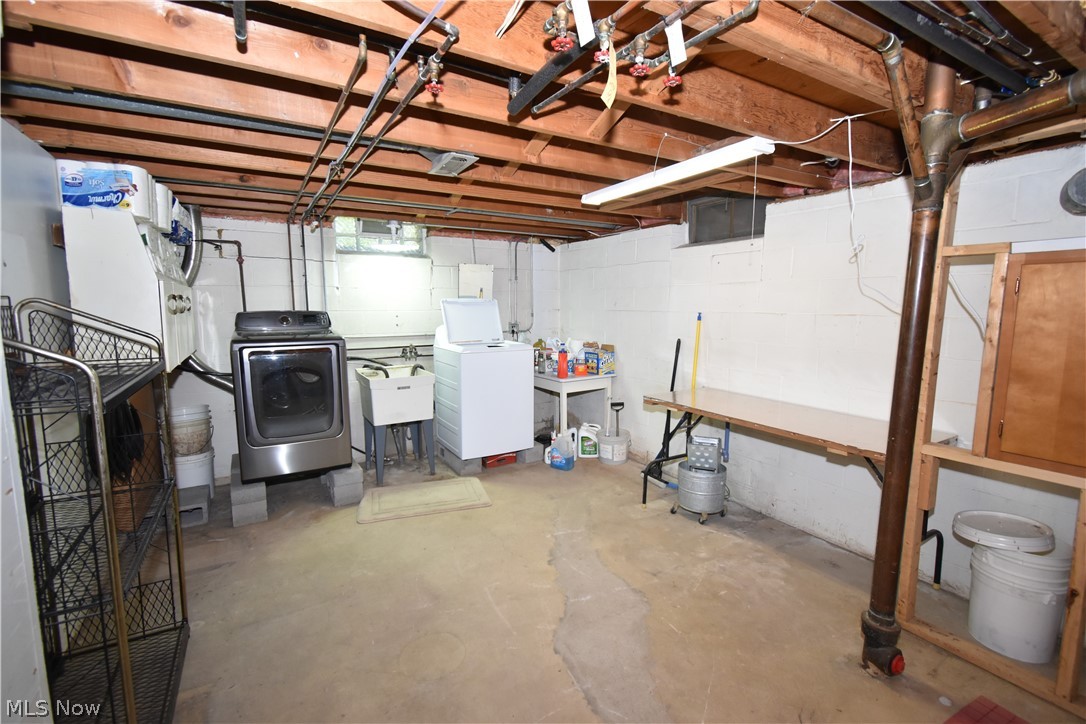 24354 S Oxford Oval North Olmsted OH 44070