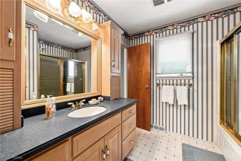 222 Kenwick Drive Northfield OH 44067