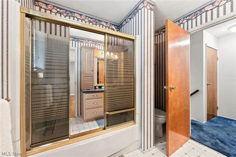 222 Kenwick Drive Northfield OH 44067