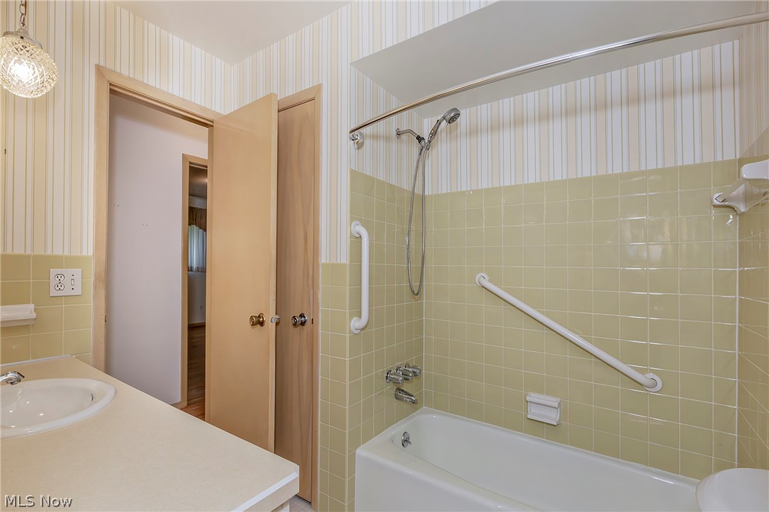 596 Jefferson Drive Highland Heights OH 44143