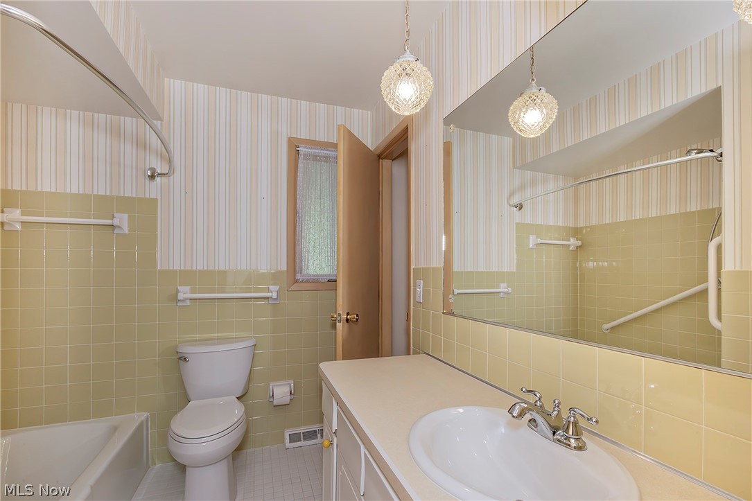 596 Jefferson Drive Highland Heights OH 44143