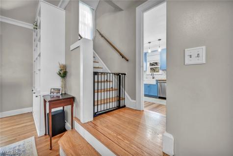1521 Parkhill Road Cleveland Heights OH 44121