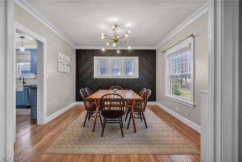 1521 Parkhill Road Cleveland Heights OH 44121