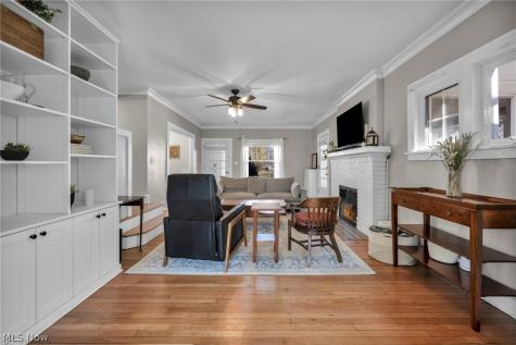 1521 Parkhill Road Cleveland Heights OH 44121
