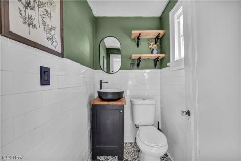 1521 Parkhill Road Cleveland Heights OH 44121