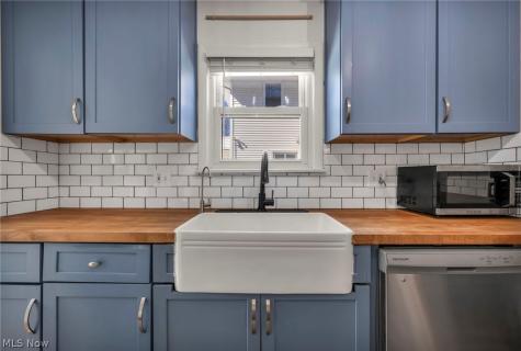 1521 Parkhill Road Cleveland Heights OH 44121