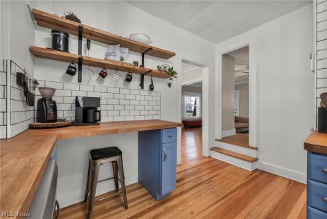 1521 Parkhill Road Cleveland Heights OH 44121