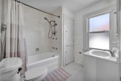 1521 Parkhill Road Cleveland Heights OH 44121