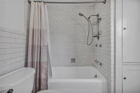 1521 Parkhill Road Cleveland Heights OH 44121