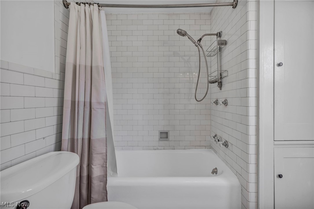 1521 Parkhill Road Cleveland Heights OH 44121