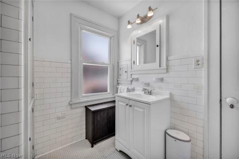1521 Parkhill Road Cleveland Heights OH 44121