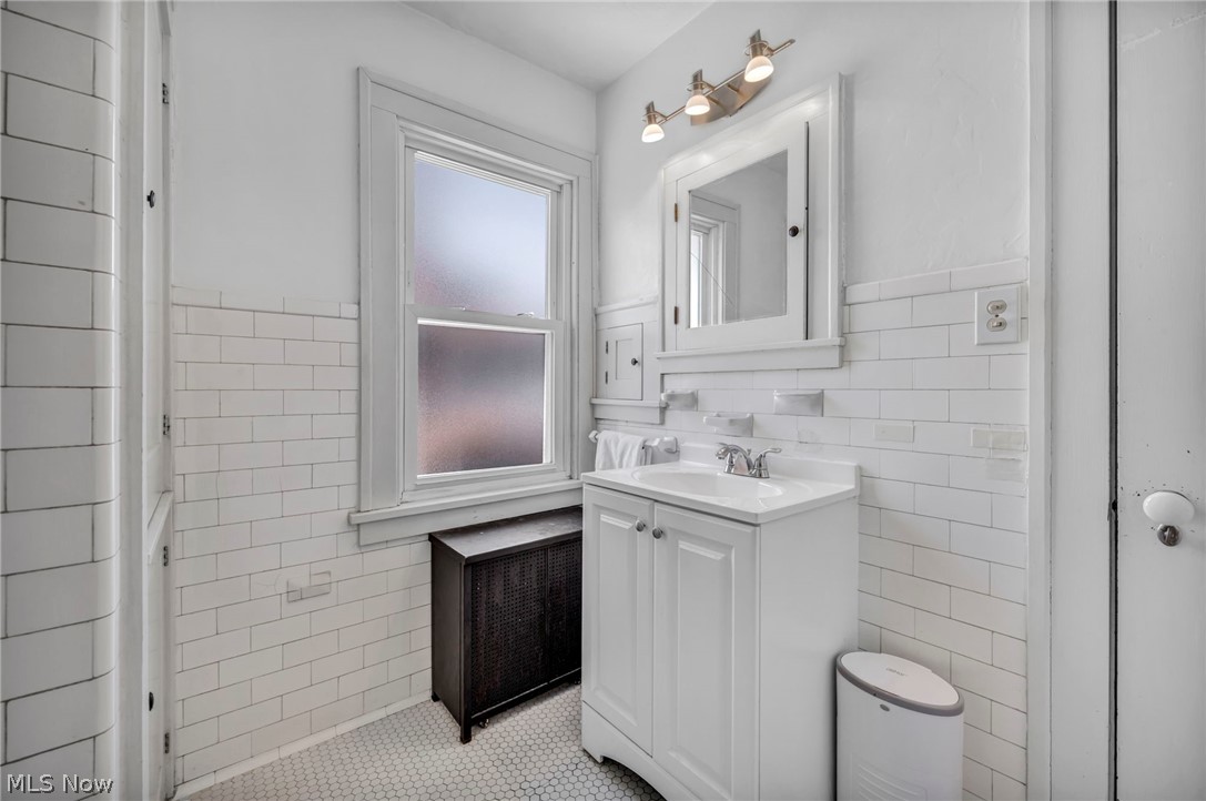 1521 Parkhill Road Cleveland Heights OH 44121
