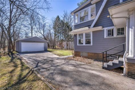 1521 Parkhill Road Cleveland Heights OH 44121