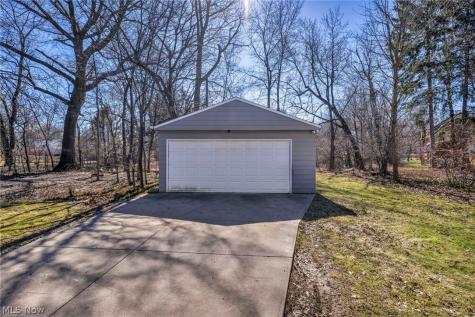 1521 Parkhill Road Cleveland Heights OH 44121
