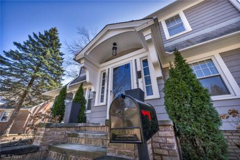 1521 Parkhill Road Cleveland Heights OH 44121