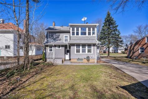 1521 Parkhill Road Cleveland Heights OH 44121