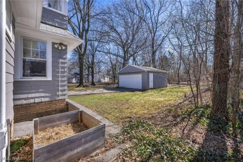 1521 Parkhill Road Cleveland Heights OH 44121