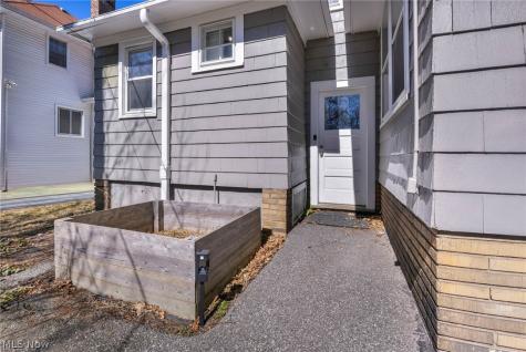 1521 Parkhill Road Cleveland Heights OH 44121