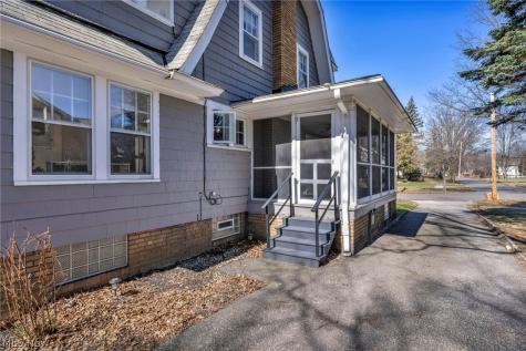1521 Parkhill Road Cleveland Heights OH 44121