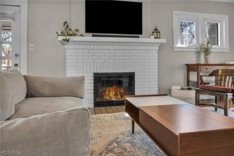 1521 Parkhill Road Cleveland Heights OH 44121