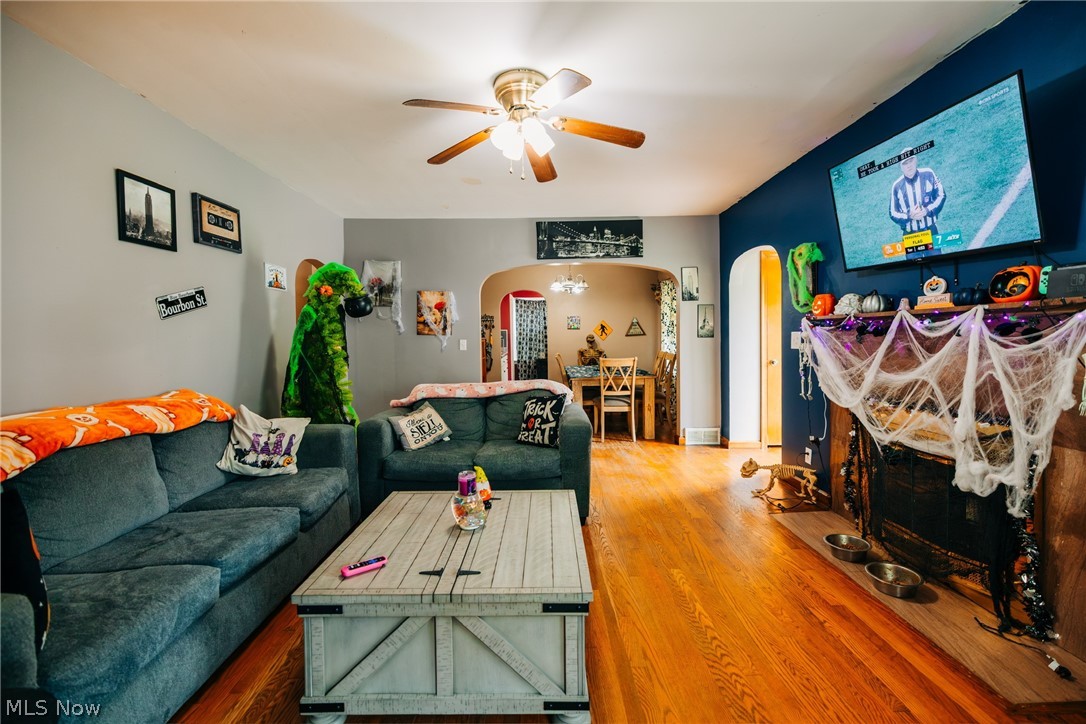 1252 Kenilworth Avenue Coshocton OH 43812