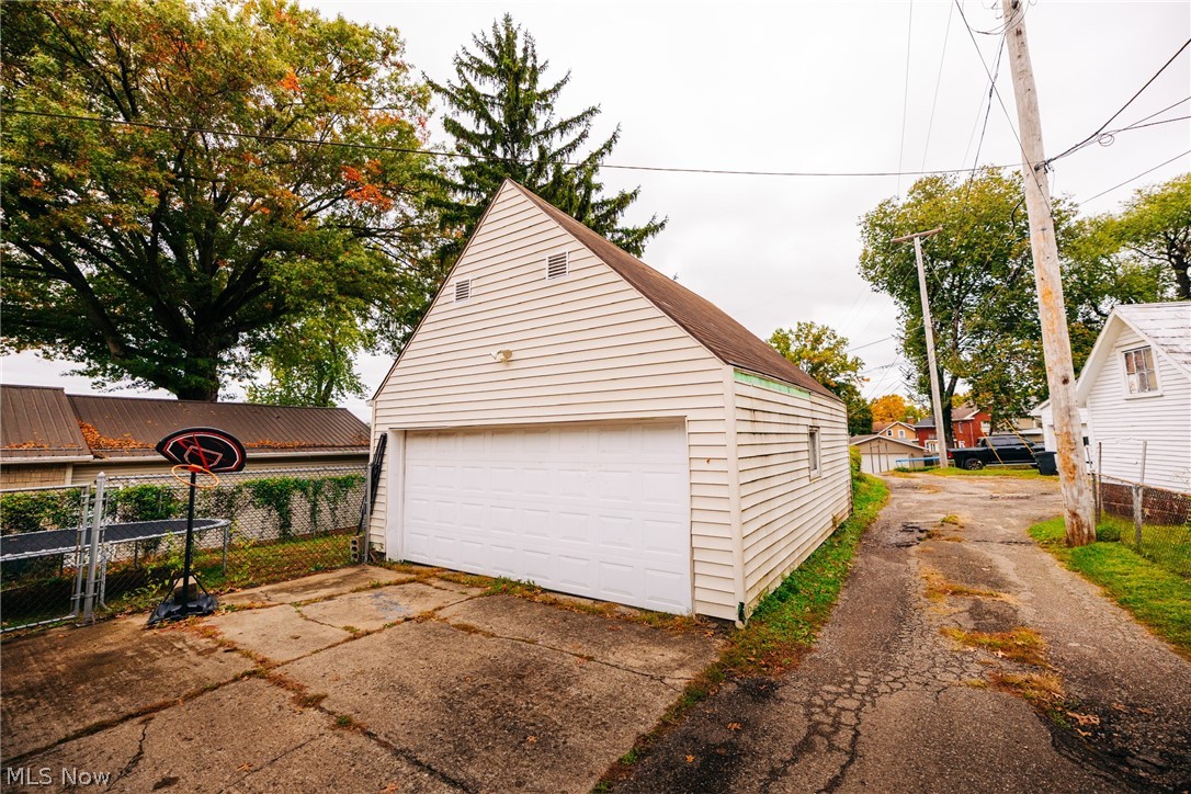 1252 Kenilworth Avenue Coshocton OH 43812