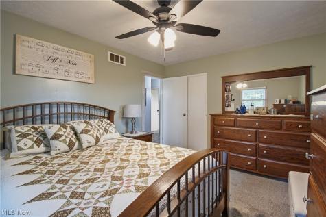 12097 Lisa Avenue NW Hartville OH 44632