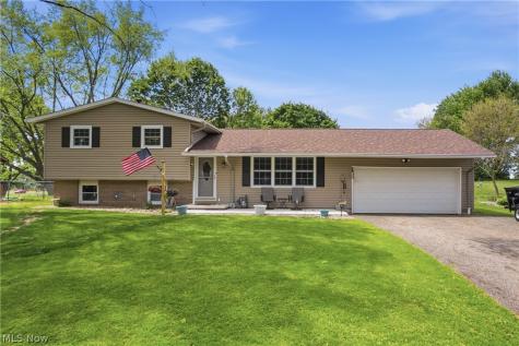 12097 Lisa Avenue NW Hartville OH 44632