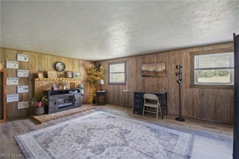 12097 Lisa Avenue NW Hartville OH 44632