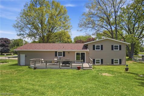 12097 Lisa Avenue NW Hartville OH 44632