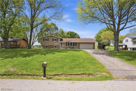 12097 Lisa Avenue NW Hartville OH 44632