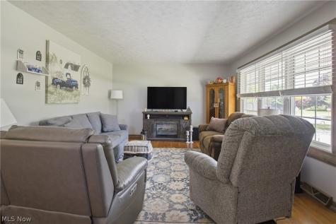 12097 Lisa Avenue NW Hartville OH 44632